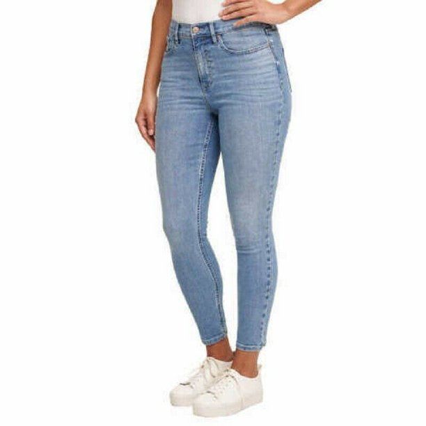 Calvin Klein High Rise Skinny Jean - Flattering Fit & Versatile Style