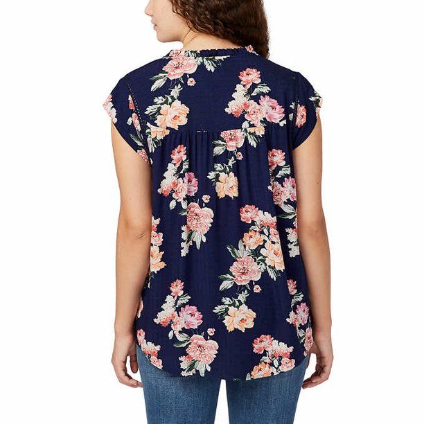 Buffalo David Bitton Flutter Sleeve Floral Top: Feminine elegance in a romantic floral print