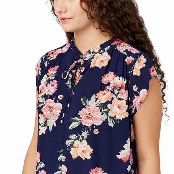 Buffalo David Bitton Flutter Sleeve Floral Top: Feminine elegance in a romantic floral print