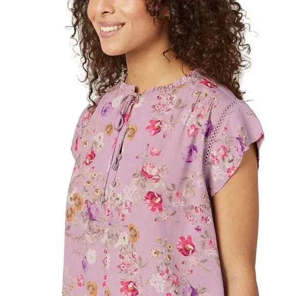 Buffalo David Bitton Flutter Sleeve Floral Top: Feminine elegance in a romantic floral print