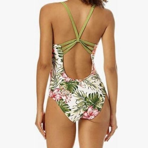 Hurley Women's One Piece Swimsuit - Stylish, High-Quality Swimwear for Beach Adventures and Summer Fun