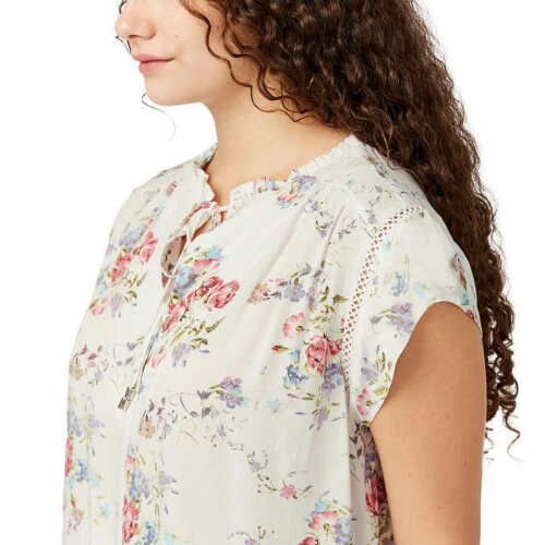 Buffalo David Bitton Flutter Sleeve Floral Top: Feminine elegance in a romantic floral print